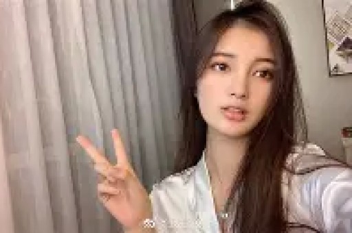 网红摊主鹅腿阿姨塌房后更多黑料被曝光儿子天天开豪车游玩